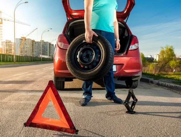 Cómo cambiar rueda de coche en 10 sencillos pasos
